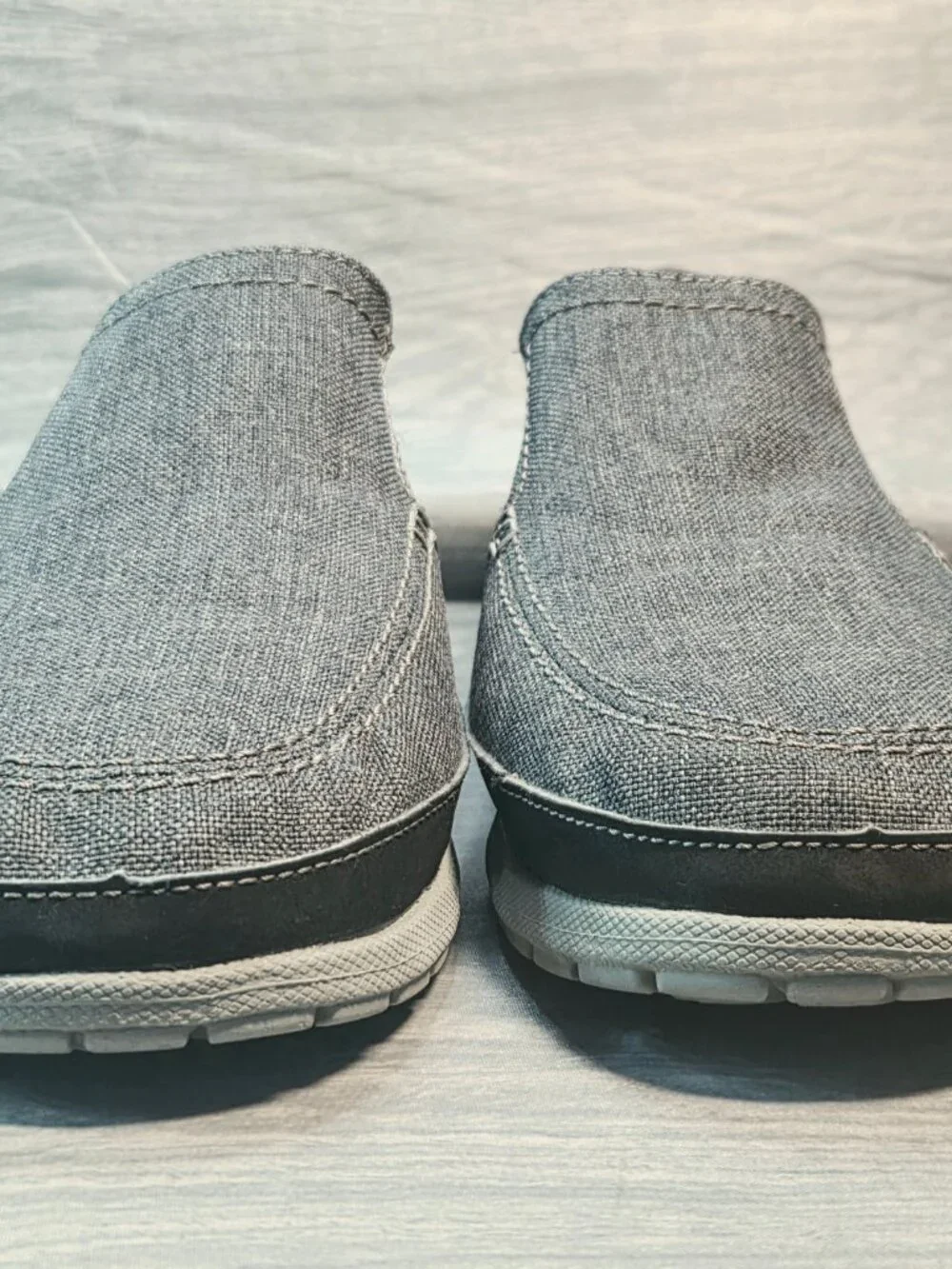 Crocs Santa Cruz Dual Comfort Loafer Mens Size 11 Gray Denim Canvas Slip On Shoe